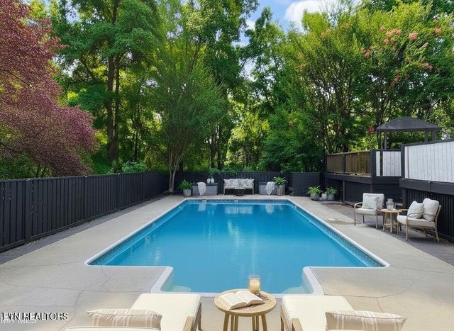 2169 Ranch Rd, Dandridge, TN 37725