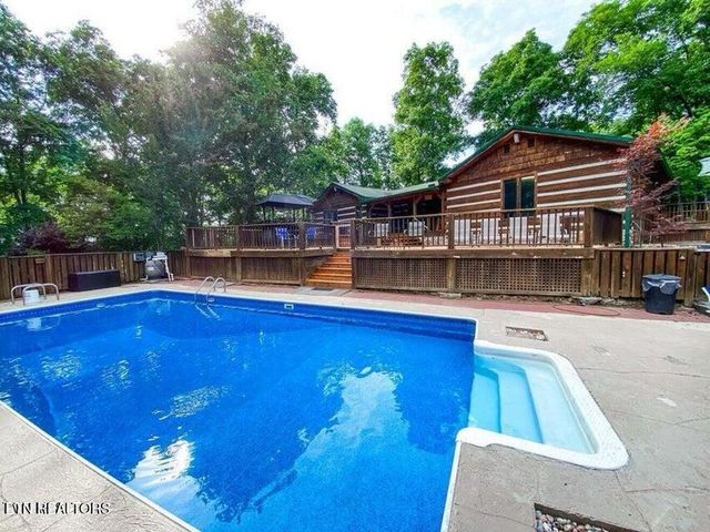 2169 Ranch Rd, Dandridge, TN 37725