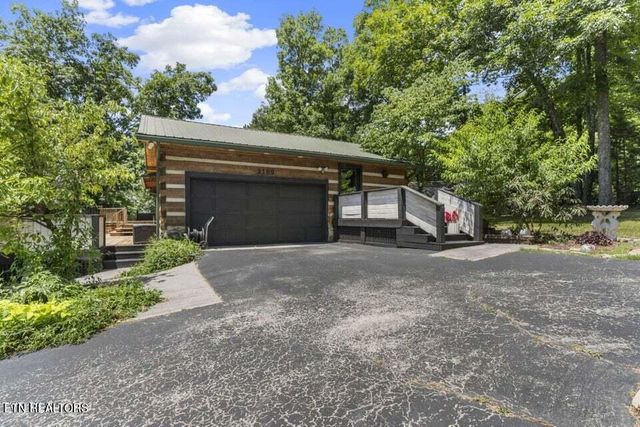 2169 Ranch Rd, Dandridge, TN 37725