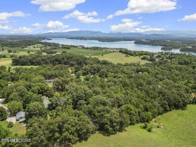 2169 Ranch Rd, Dandridge, TN 37725