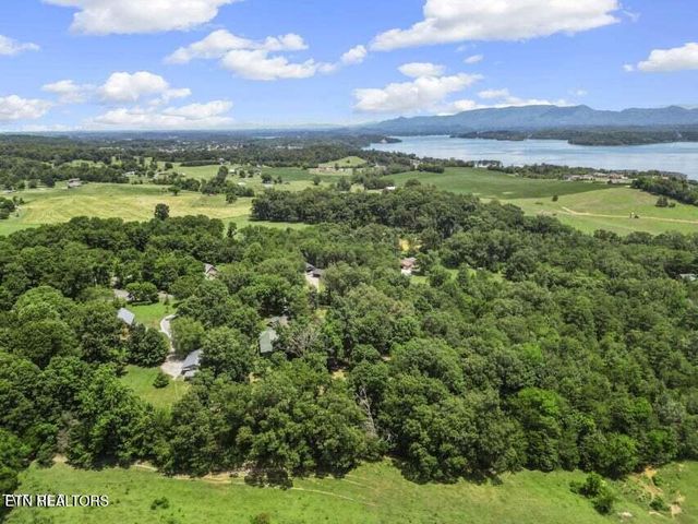 2169 Ranch Rd, Dandridge, TN 37725