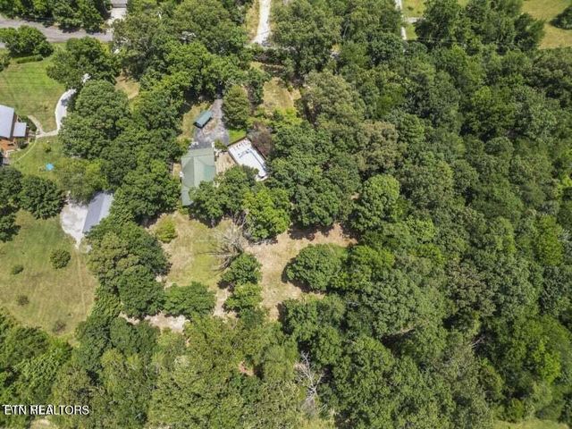 2169 Ranch Rd, Dandridge, TN 37725