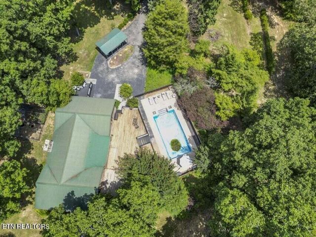 2169 Ranch Rd, Dandridge, TN 37725