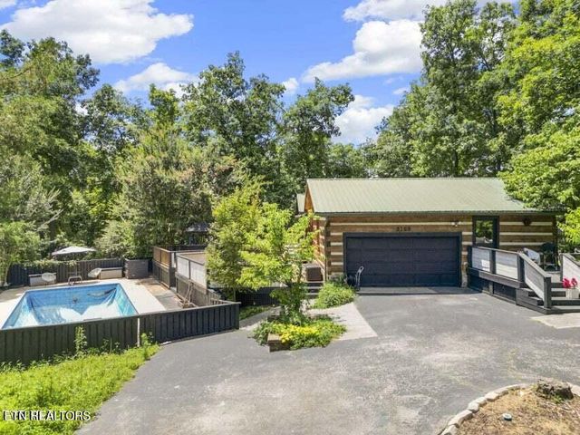 2169 Ranch Rd, Dandridge, TN 37725