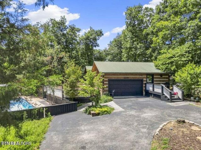 2169 Ranch Rd, Dandridge, TN 37725