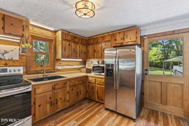 2169 Ranch Rd, Dandridge, TN 37725