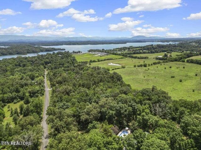 2169 Ranch Rd, Dandridge, TN 37725