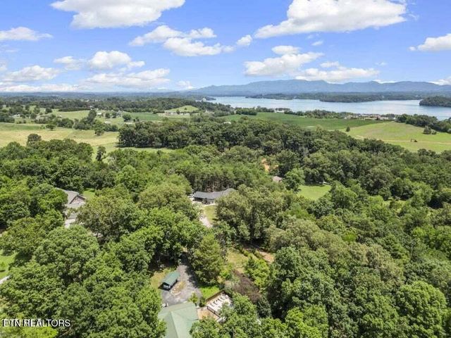 2169 Ranch Rd, Dandridge, TN 37725