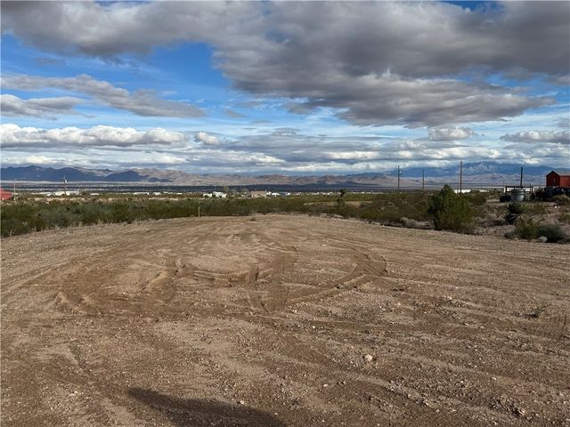 000 S Don Luis Road, Golden Valley, AZ 86413