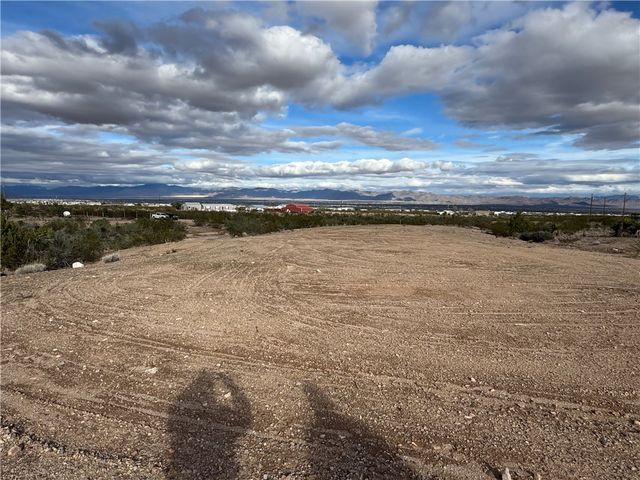 000 S Don Luis Road, Golden Valley, AZ 86413