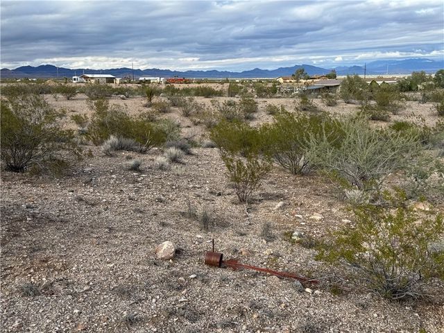 000 S Don Luis Road, Golden Valley, AZ 86413