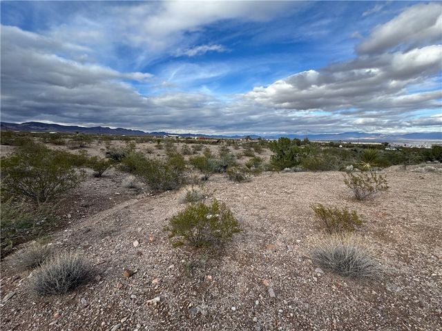 000 S Don Luis Road, Golden Valley, AZ 86413