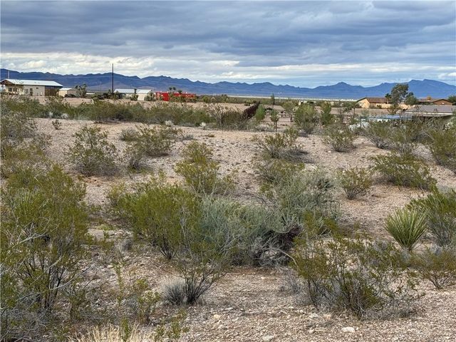 000 S Don Luis Road, Golden Valley, AZ 86413