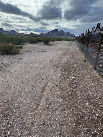 000 S Don Luis Road, Golden Valley, AZ 86413