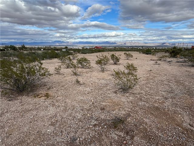 000 S Don Luis Road, Golden Valley, AZ 86413