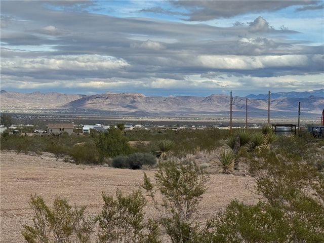 000 S Don Luis Road, Golden Valley, AZ 86413