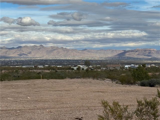 000 S Don Luis Road, Golden Valley, AZ 86413