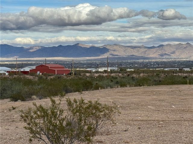 000 S Don Luis Road, Golden Valley, AZ 86413