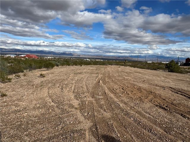 000 S Don Luis Road, Golden Valley, AZ 86413