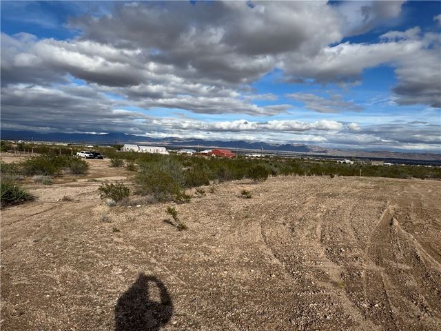 000 S Don Luis Road, Golden Valley, AZ 86413