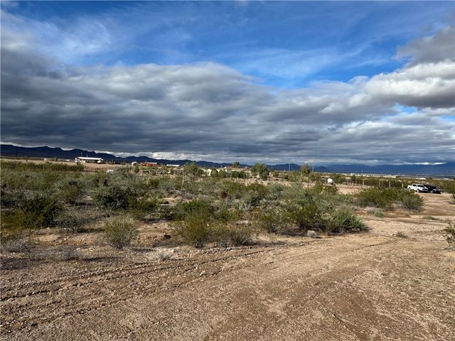 000 S Don Luis Road, Golden Valley, AZ 86413