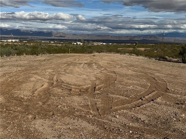 000 S Don Luis Road, Golden Valley, AZ 86413