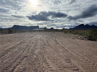 000 S Don Luis Road, Golden Valley, AZ 86413