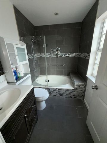 8712 NW 108th Ln 8712, Hialeah Gardens, FL 33018