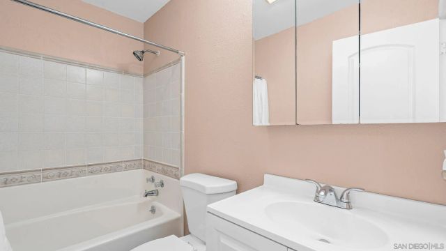 8410 Innsdale Ln, San Diego, CA 92114