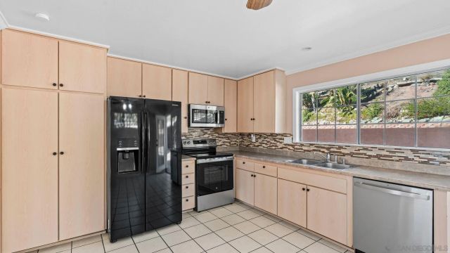 8410 Innsdale Ln, San Diego, CA 92114