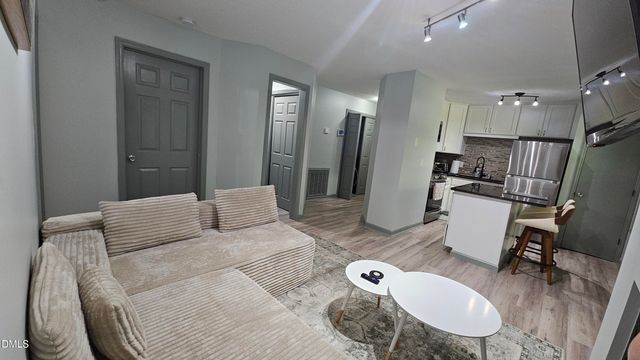 503 Gosgooseneck Dr B2, Cary, NC 27513