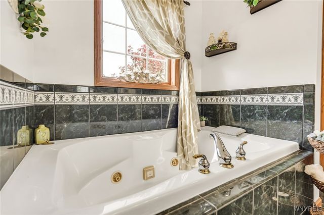 13373 Day Road, Holland, NY 14080