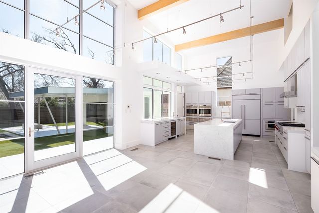 6446 Prestonshire Lane, Dallas, TX 75225