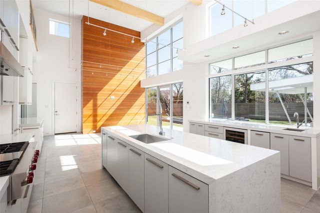 6446 Prestonshire Lane, Dallas, TX 75225