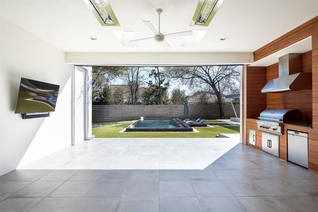 6446 Prestonshire Lane, Dallas, TX 75225