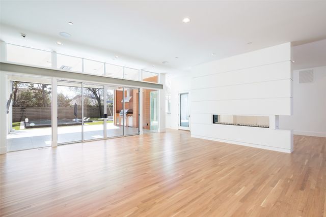 6446 Prestonshire Lane, Dallas, TX 75225