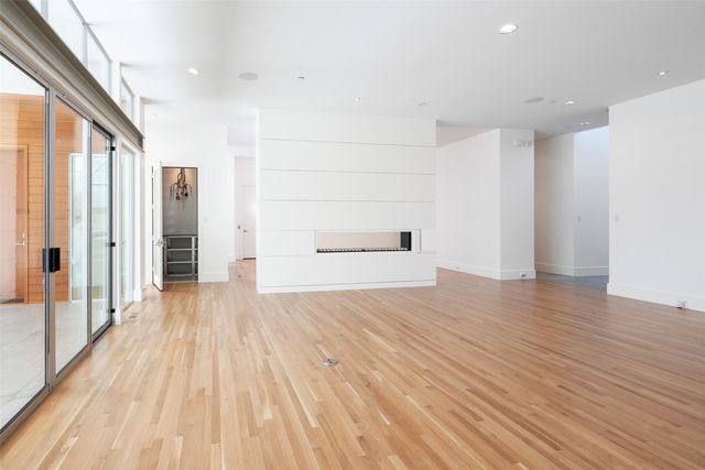 6446 Prestonshire Lane, Dallas, TX 75225