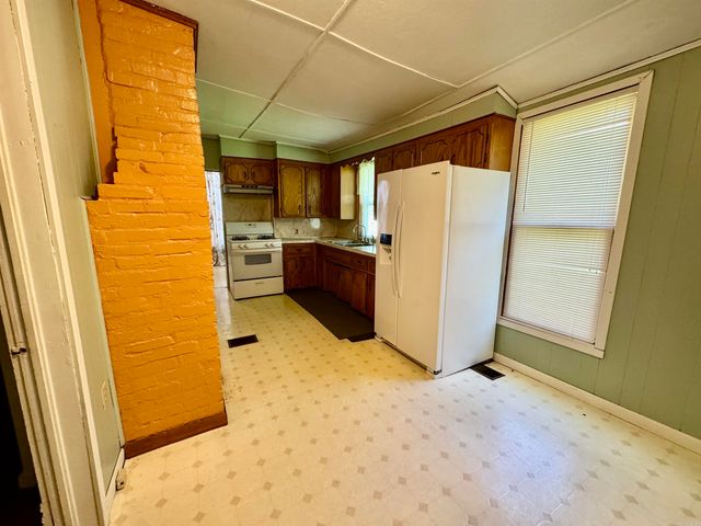 124 W Sullenberger, Malvern, AR 72104