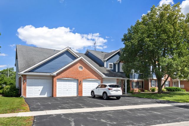 201 charleston Court 3, Schaumburg, IL 60193