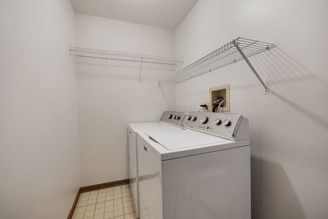 201 charleston Court 3, Schaumburg, IL 60193