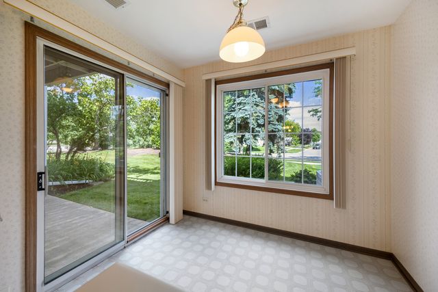 201 charleston Court 3, Schaumburg, IL 60193