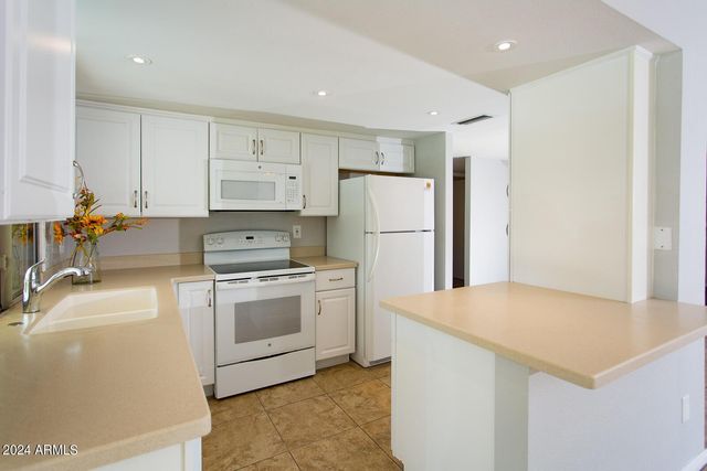 7232 S La Rosa Drive, Tempe, AZ 85283