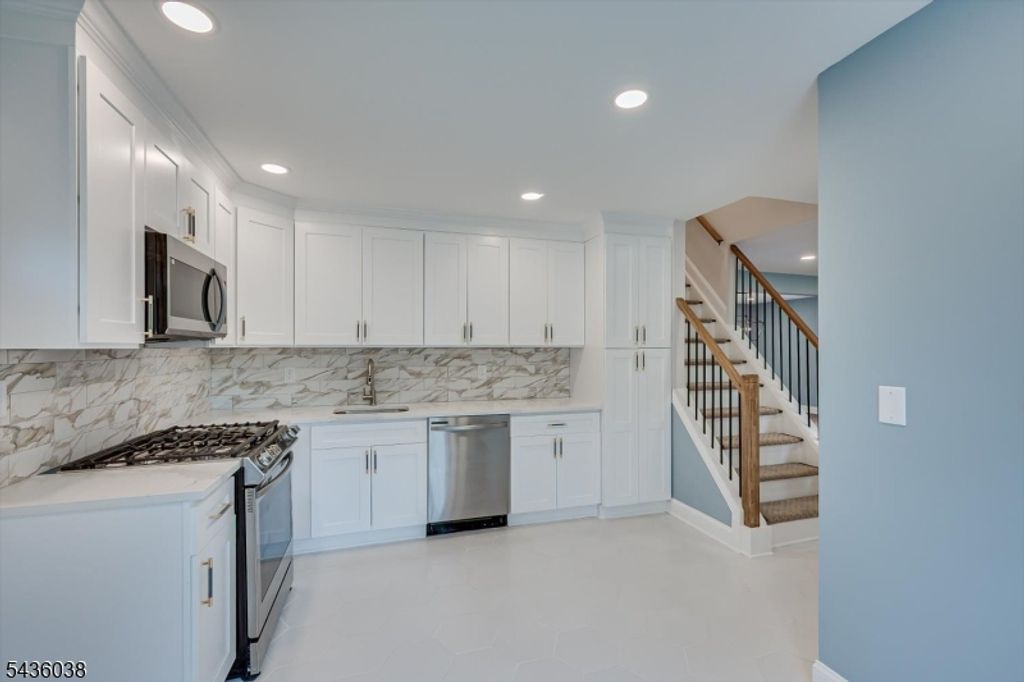 311 W 3Rd Ave, Roselle Boro, NJ 07203 — photo 2