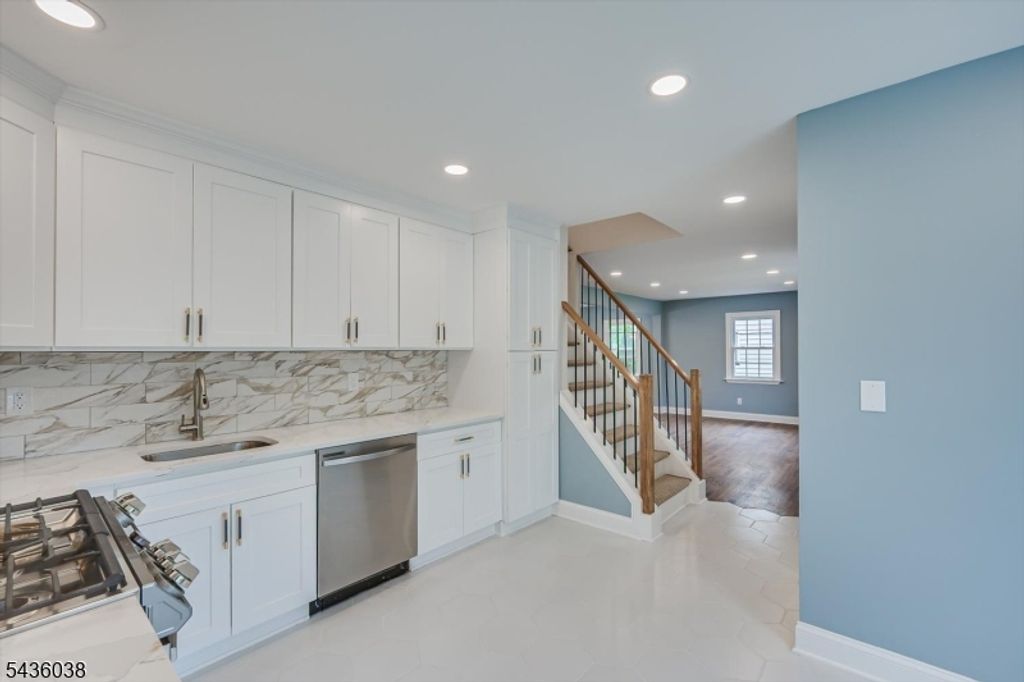 311 W 3Rd Ave, Roselle Boro, NJ 07203 — photo 3