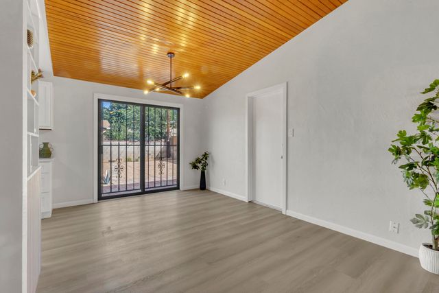 2806 Palomas Drive NE, Albuquerque, NM 87110