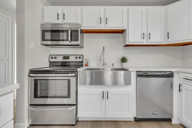 2806 Palomas Drive NE, Albuquerque, NM 87110