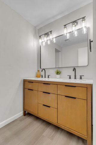 2806 Palomas Drive NE, Albuquerque, NM 87110