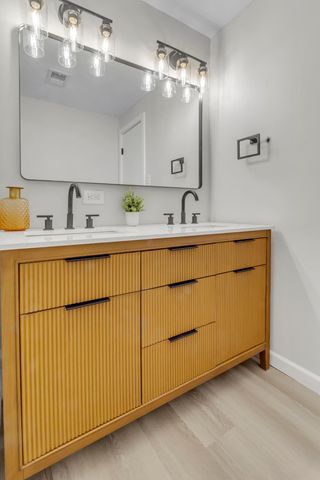 2806 Palomas Drive NE, Albuquerque, NM 87110