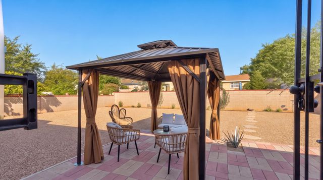 2806 Palomas Drive NE, Albuquerque, NM 87110