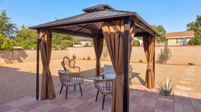 2806 Palomas Drive NE, Albuquerque, NM 87110